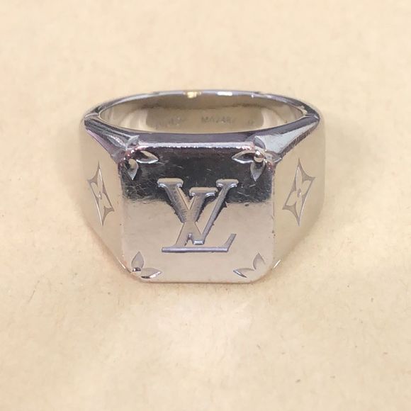 LOUIS VUITTON Monogram Silver Plated Signet Unisex Ring Sz 9 (US SIZE) - Picture 9 of 13